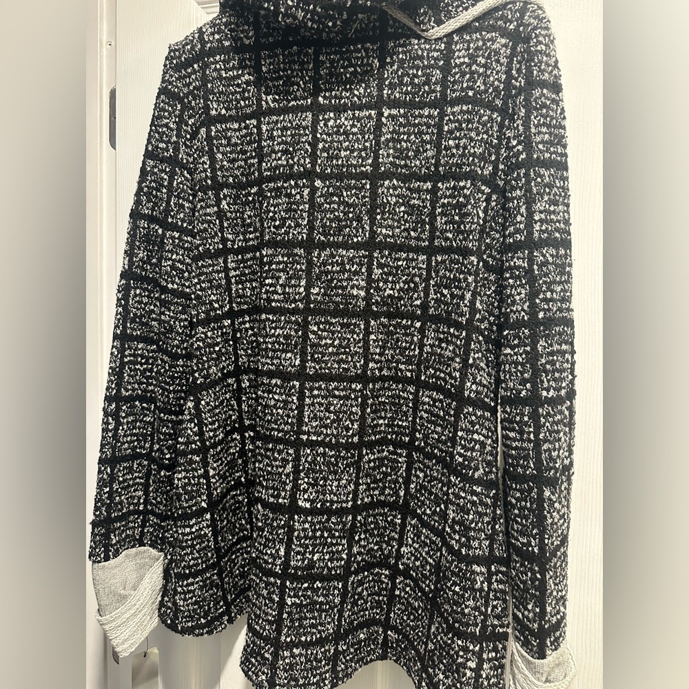 Black and White oversized Textured Shirt with Matching Scarf - Picture 7 of 8